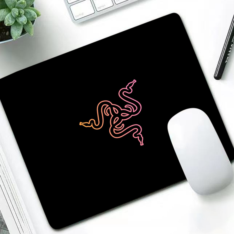Gaming Keyboard He - Роскошный коврик для мыши Razer, аниме,